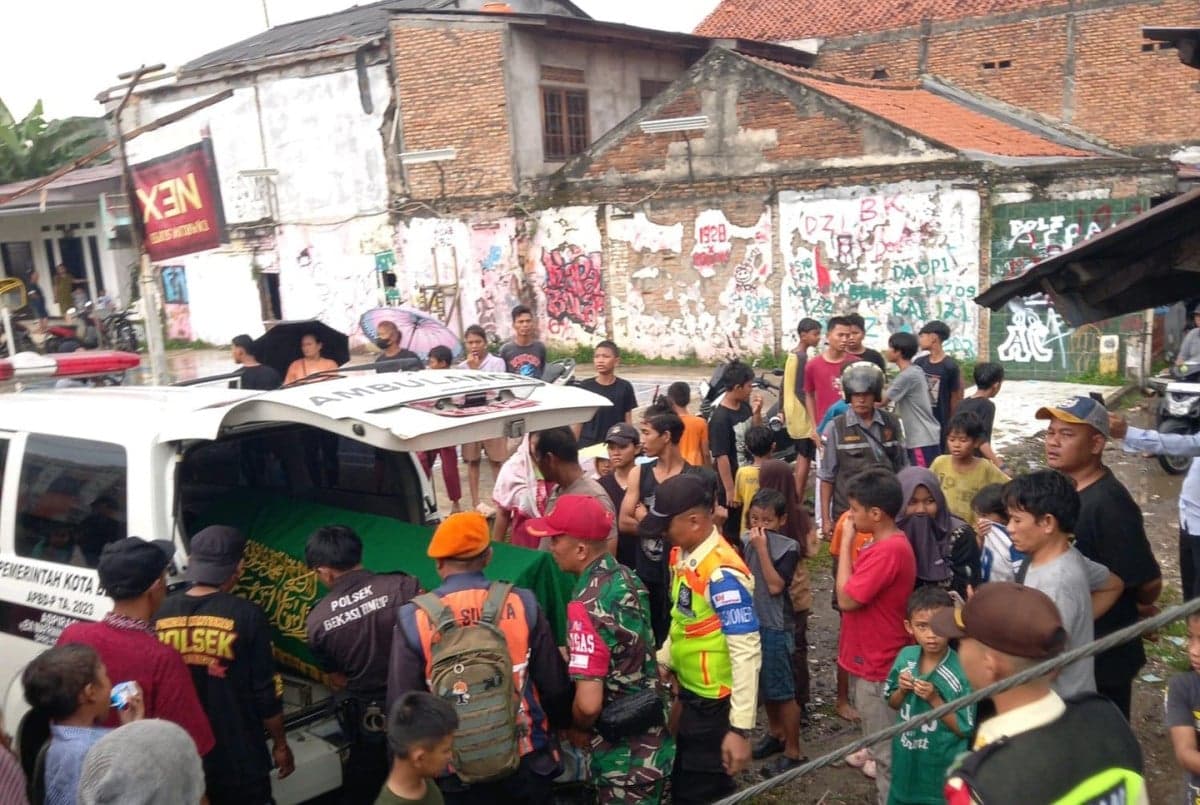 Pejalan Kaki Tewas Tertemper KA Cikarang-Kampung Bandan di Bekasi Pejalan Kaki Tewas Tertemper KA Cikarang-Kampung Bandan di Bekasi