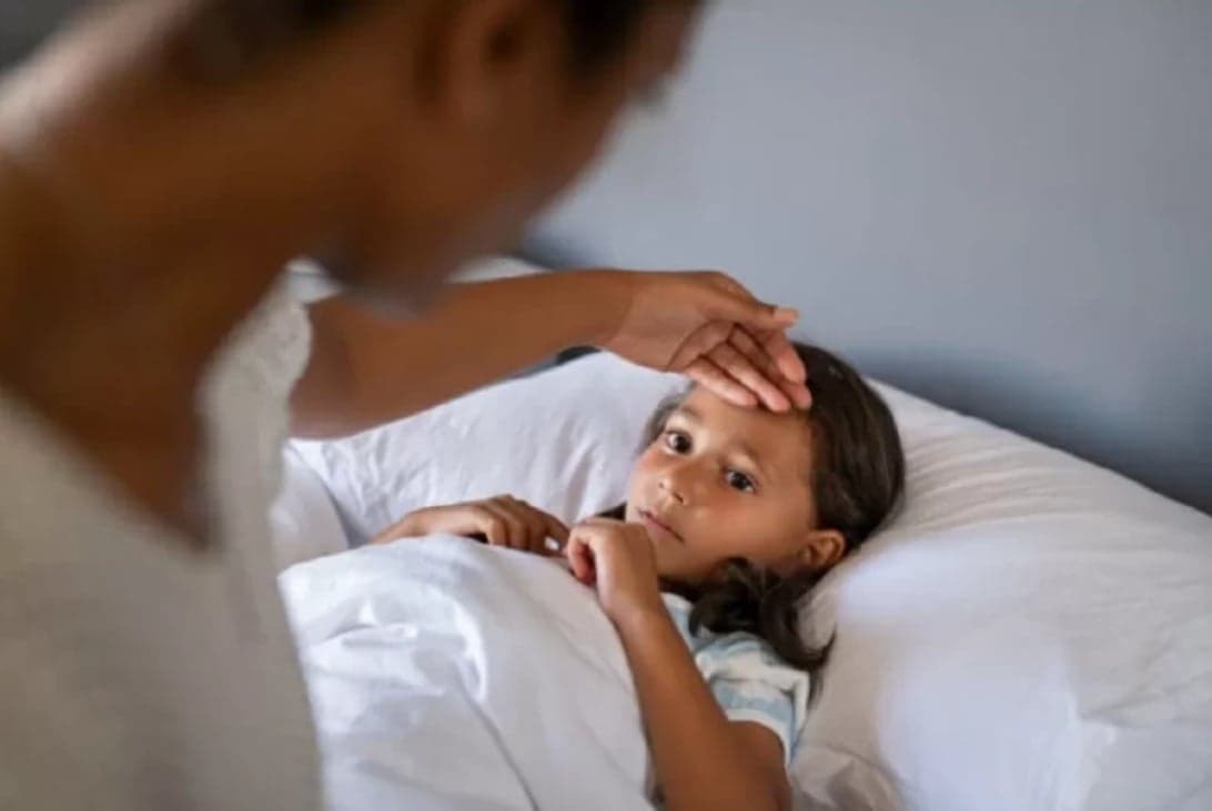 Jangan Cuma Cek Suhu Saat Anak Demam, Segera Bawa ke Dokter Jika Ada Gejala Berikut Jangan Cuma Cek Suhu Saat Anak Demam, Segera Bawa ke Dokter Jika Ada Gejala Berikut
