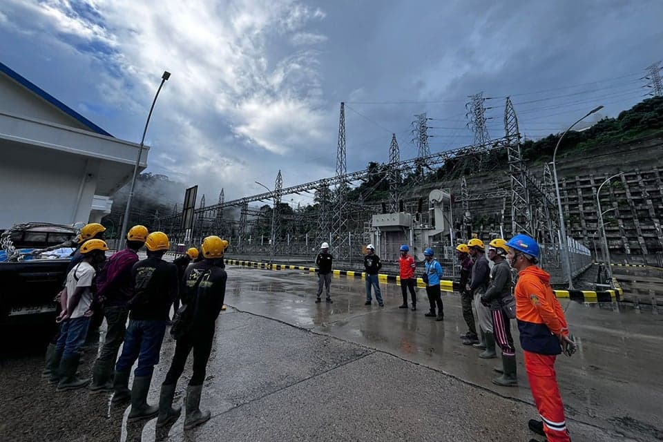 4,8 Juta Pelanggan PLN di Pulau Sumatera Masih Terdampak Mati Listrik Serempak 4,8 Juta Pelanggan PLN di Pulau Sumatera Masih Terdampak Mati Listrik Serempak