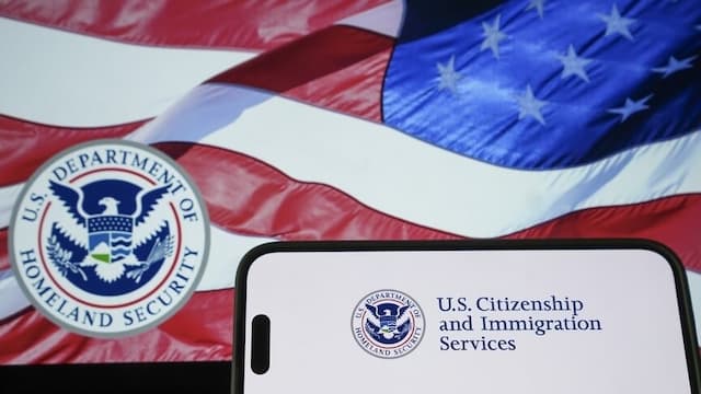 Mahasiswa dan Pekerja Asing Kini akan Dipaksa Tinggalkan AS untuk Ajukan Green Card Mahasiswa dan Pekerja Asing Kini akan Dipaksa Tinggalkan AS untuk Ajukan Green Card