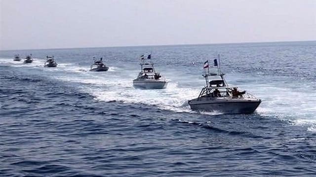 Bayar Pungutan ke Iran, 25 Kapal Dikawal IRGC Keluar Selat Hormuz Bayar Pungutan ke Iran, 25 Kapal Dikawal IRGC Keluar Selat Hormuz