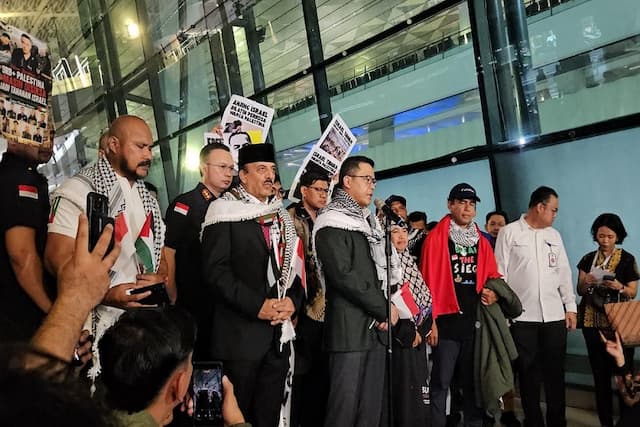 9 WNI yang Ditahan Israel Tiba di Bandara Soekarno-Hatta 9 WNI yang Ditahan Israel Tiba di Bandara Soekarno-Hatta