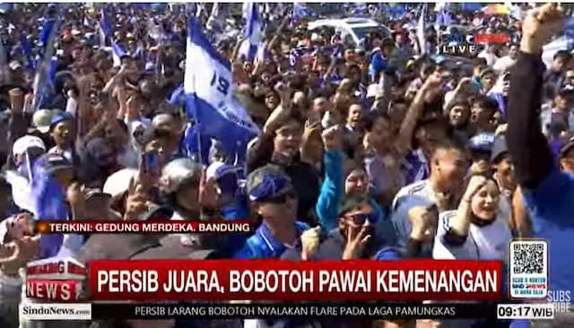 Ribuan Bobotoh Kumpul di Kawasan Gedung Merdeka, Teriakan Juara Bergema Ribuan Bobotoh Kumpul di Kawasan Gedung Merdeka, Teriakan Juara Bergema