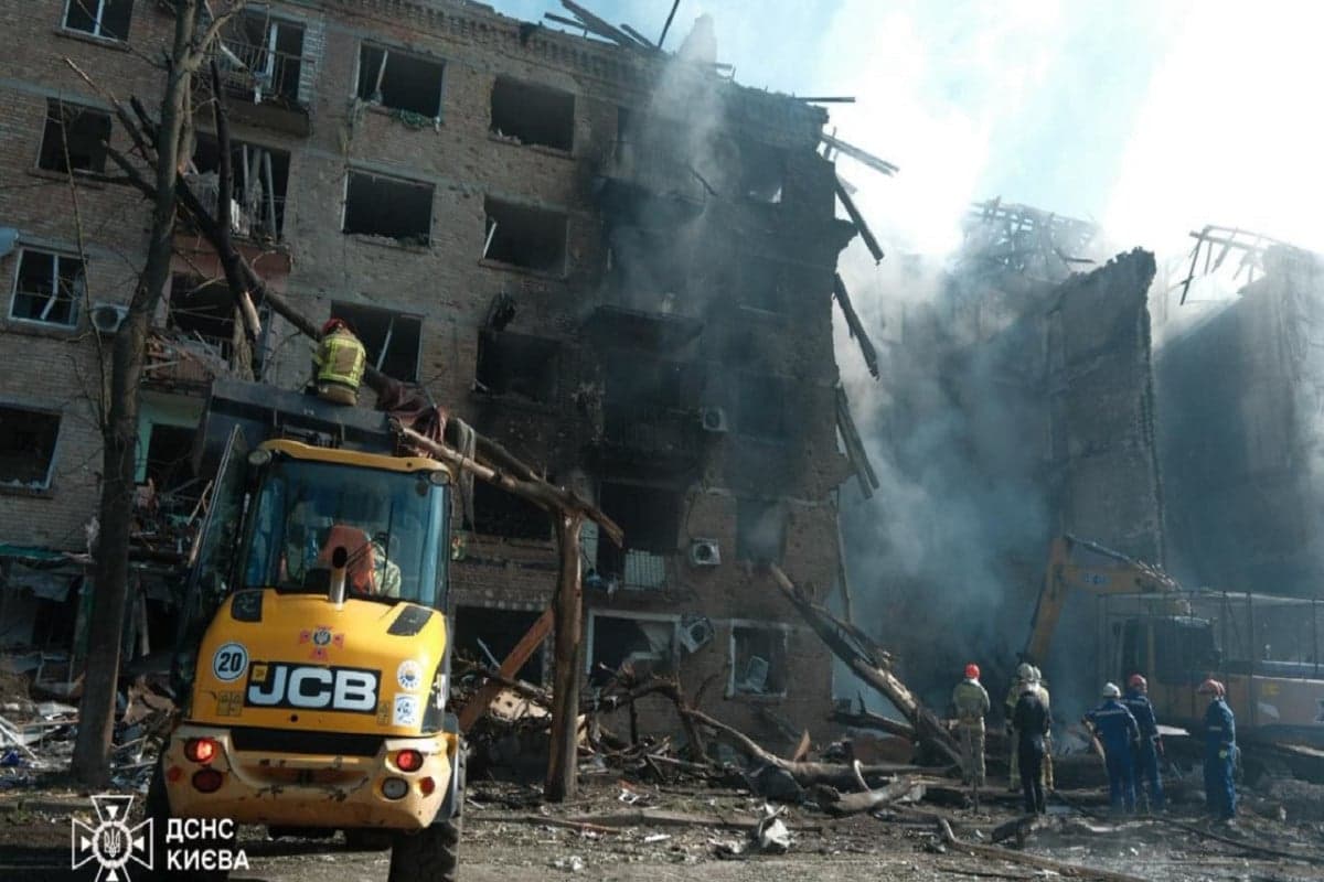 Rusia Akui Bombardir Ukraina dengan Rudal Hipersonik Oreshnik Berkemampuan Nuklir Rusia Akui Bombardir Ukraina dengan Rudal Hipersonik Oreshnik Berkemampuan Nuklir