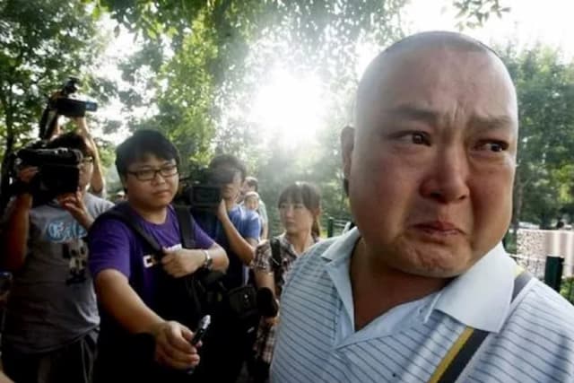 Kisah Penipu Paling Setia: Palsukan Slip Pembayaran RS hingga 4 Tahun demi Selamatkan Nyawa Istri Kisah Penipu Paling Setia: Palsukan Slip Pembayaran RS hingga 4 Tahun demi Selamatkan Nyawa Istri