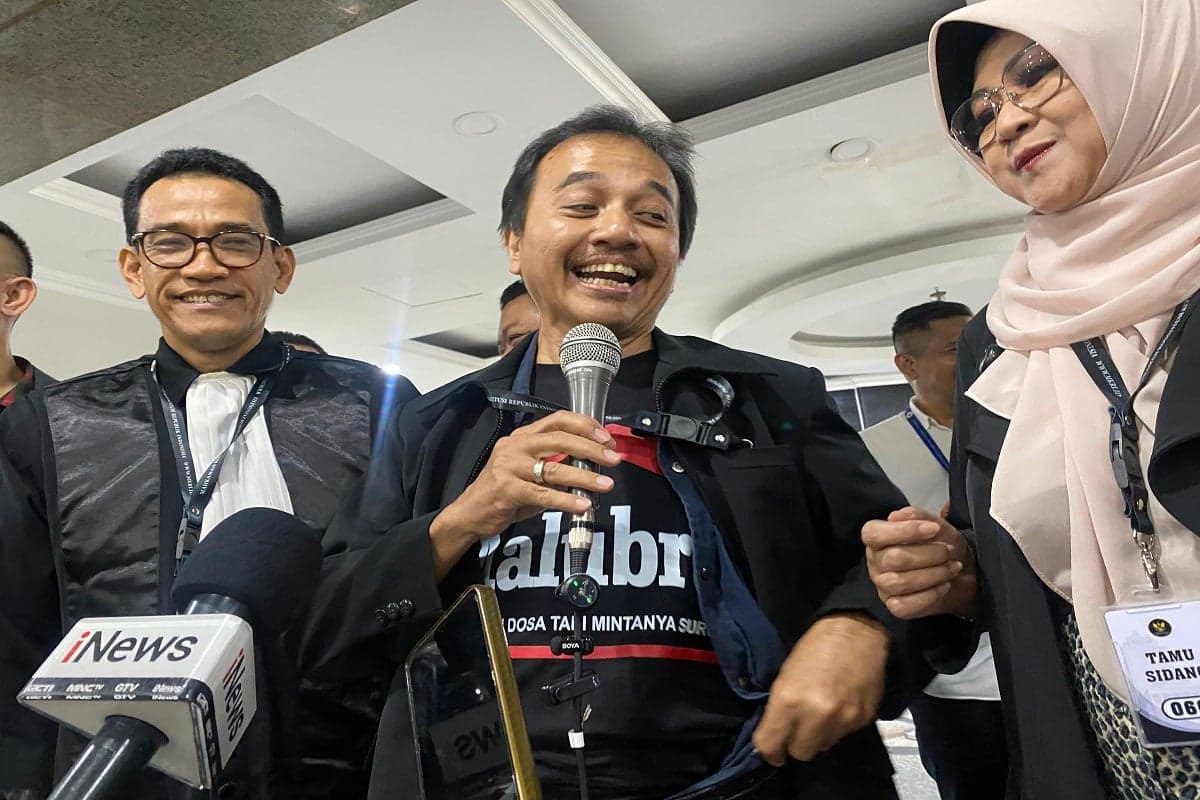 Pengacara Roy Suryo: Secara Hukum Implisit Jokowi Hentikan Kasusnya Sendiri Pengacara Roy Suryo: Secara Hukum Implisit Jokowi Hentikan Kasusnya Sendiri