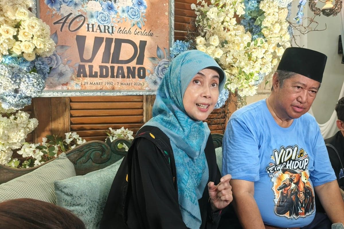 Ayah Vidi Aldiano Menangis Usai Dengar Rekaman Suara Anaknya Duet Bareng Sam Bimbo Ayah Vidi Aldiano Menangis Usai Dengar Rekaman Suara Anaknya Duet Bareng Sam Bimbo