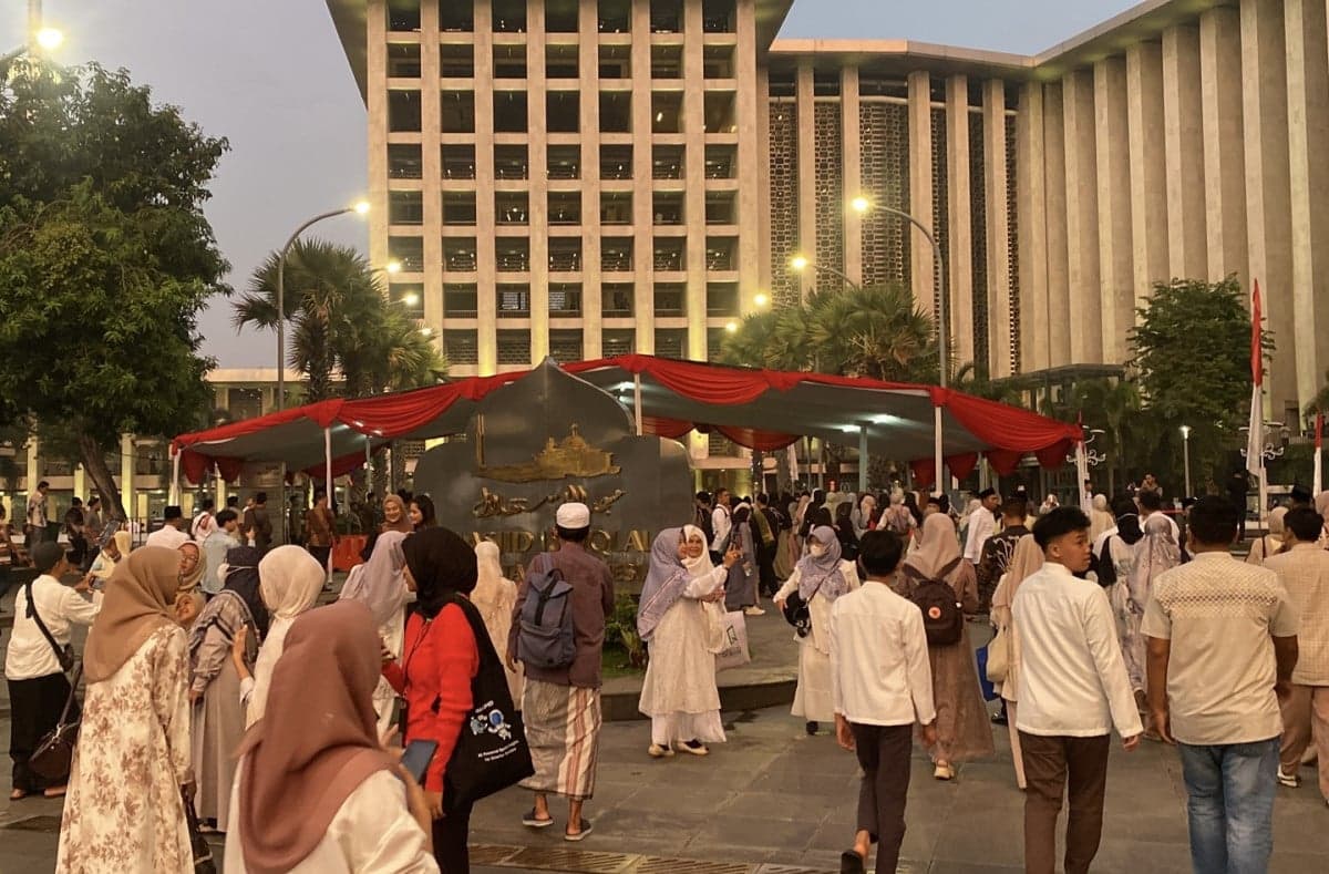 Ribuan Jemaah Mulai Padati Masjid Istiqlal untuk Salat Iduladha Ribuan Jemaah Mulai Padati Masjid Istiqlal untuk Salat Iduladha