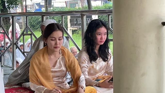 Pesona Ayu Ting Ting saat Salat Iduladha Bareng Bilqis, Seperti Kakak-Beradik Pesona Ayu Ting Ting saat Salat Iduladha Bareng Bilqis, Seperti Kakak-Beradik