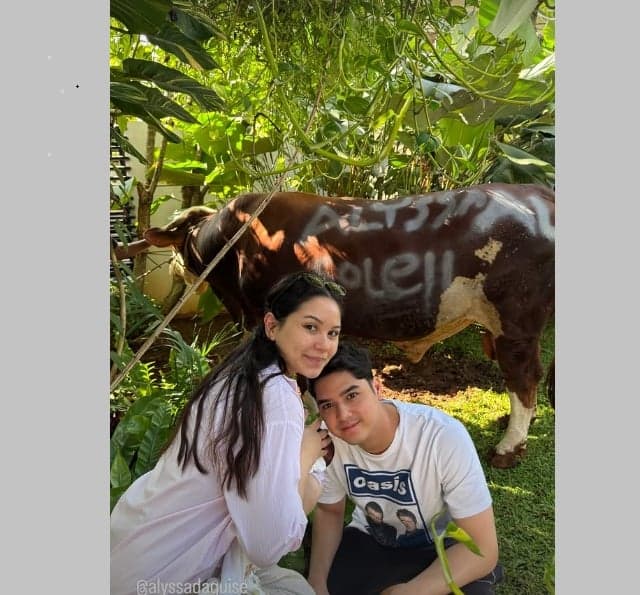 Tuai Perhatian, Al Ghazali Unggah Momen Kurban Bersama Alyssa Daguise dan Baby Soleil Tuai Perhatian, Al Ghazali Unggah Momen Kurban Bersama Alyssa Daguise dan Baby Soleil