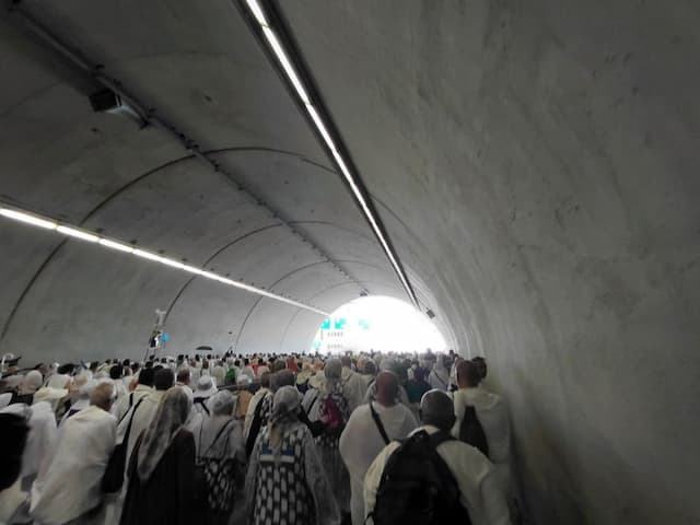 Cuaca Ekstrem, Jemaah Haji Indonesia Diimbau Tak Lempar Jumrah Pukul 10.00-14.00 Cuaca Ekstrem, Jemaah Haji Indonesia Diimbau Tak Lempar Jumrah Pukul 10.00-14.00