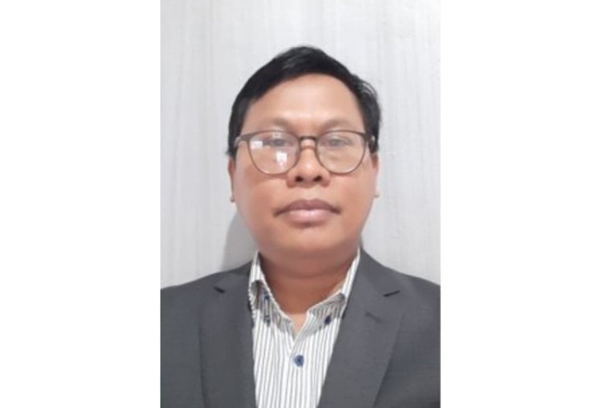Fenomena Krisis Merayap dan Kelas Menengah Indonesia Fenomena Krisis Merayap dan Kelas Menengah Indonesia