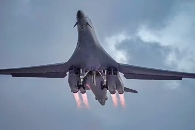 AS Berencana Pasang Senjata Nuklir untuk Pesawat Pembom B-1B Lancer AS Berencana Pasang Senjata Nuklir untuk Pesawat Pembom B-1B Lancer