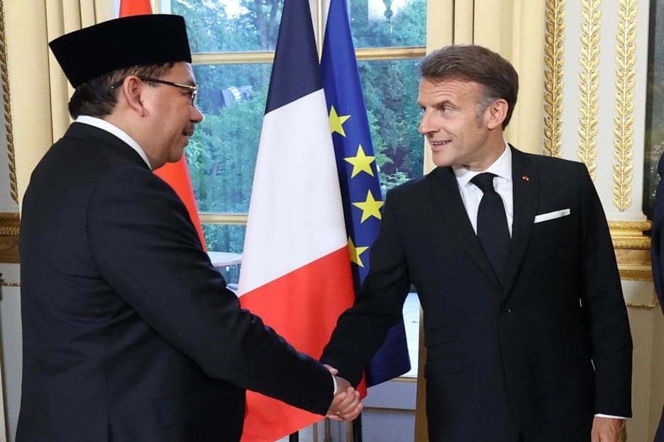 Pertemuan Istana Elysee, Denny JA: Macron-Prabowo Arsitek Poros Baru Negara Menengah Pertemuan Istana Elysee, Denny JA: Macron-Prabowo Arsitek Poros Baru Negara Menengah