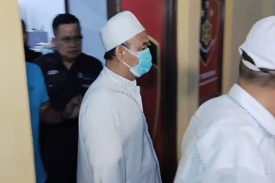 Pimpinan Padepokan Padang Ati Diciduk Polisi terkait Kasus Pencabulan, 350 Santri Dipulangkan Pimpinan Padepokan Padang Ati Diciduk Polisi terkait Kasus Pencabulan, 350 Santri Dipulangkan