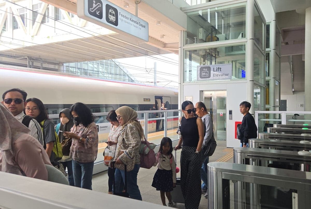 Arus Balik Long Weekend Padati Whoosh, Separuh Penumpang Bergerak ke Jakarta Arus Balik Long Weekend Padati Whoosh, Separuh Penumpang Bergerak ke Jakarta