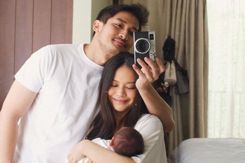 Hanggini dan Luthfi Aulia Umumkan Kelahiran Anak Pertama, Baru Diungkap setelah Satu Bulan Hanggini dan Luthfi Aulia Umumkan Kelahiran Anak Pertama, Baru Diungkap setelah Satu Bulan