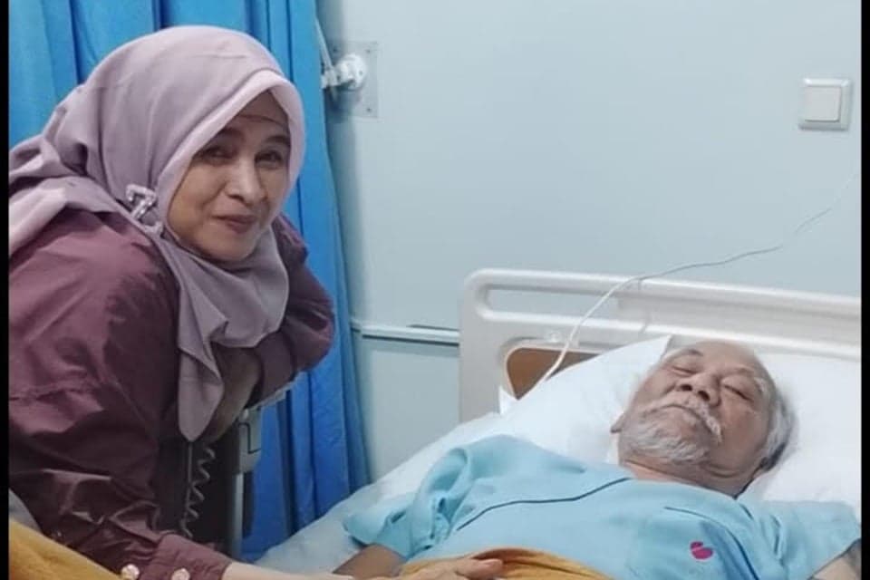 Tio Pakusadewo Jalani Perawatan di Rumah Sakit, Begini Kondisinya Tio Pakusadewo Jalani Perawatan di Rumah Sakit, Begini Kondisinya