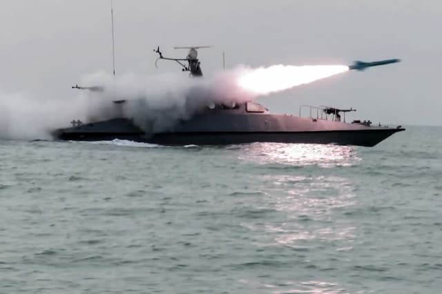 Iran Luncurkan Kapal Serang Cepat yang Mampu Luncurkan Rudal Jelajah Iran Luncurkan Kapal Serang Cepat yang Mampu Luncurkan Rudal Jelajah