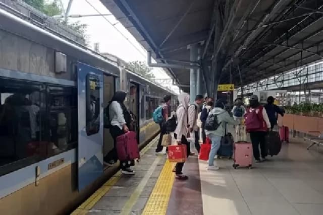 Jelang Akhir Libur Panjang, 40.714 Penumpang Kereta Mulai Kembali ke Jakarta Jelang Akhir Libur Panjang, 40.714 Penumpang Kereta Mulai Kembali ke Jakarta