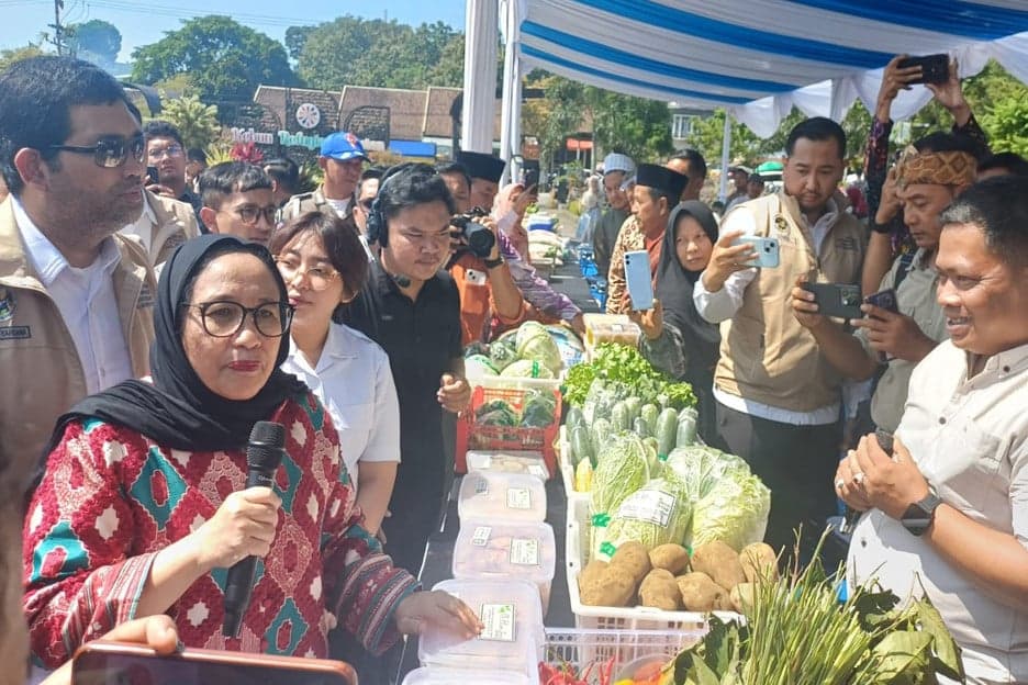 Nanik S Deyang Ancam Tutup SPPG Jika Tak Beli Telur Langsung dari Peternak Nanik S Deyang Ancam Tutup SPPG Jika Tak Beli Telur Langsung dari Peternak