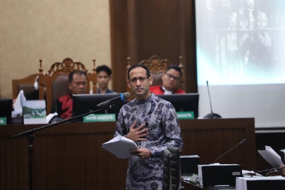 Nadiem Bacakan Pledoi: Usai Terima Bintang Mahaputra Adipradana Dihadiahi Jeruji Besi Nadiem Bacakan Pledoi: Usai Terima Bintang Mahaputra Adipradana Dihadiahi Jeruji Besi