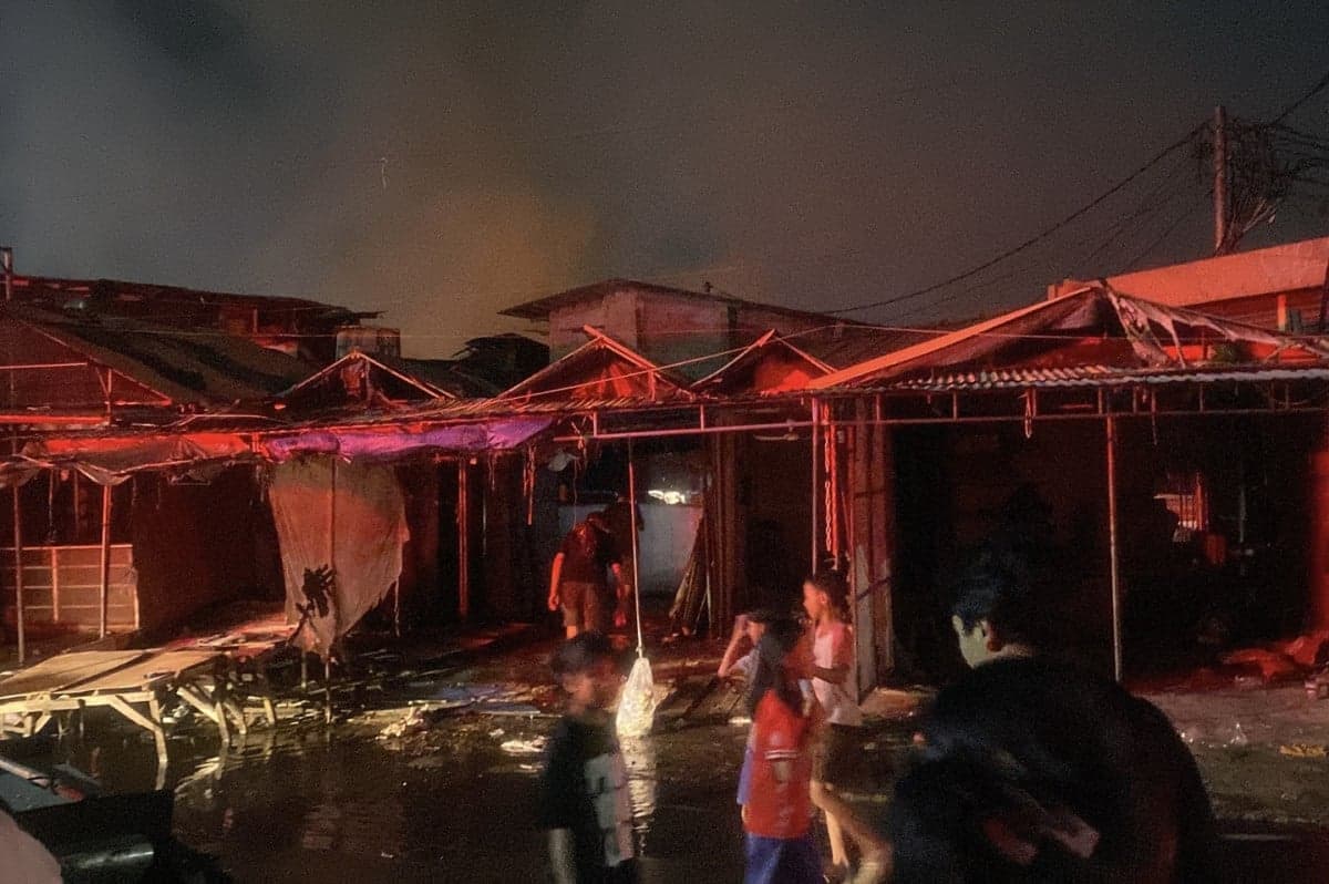 Kebakaran Pasar Jiung Kemayoran, 250 Bangunan Hangus dan 500 Jiwa Terdampak Kebakaran Pasar Jiung Kemayoran, 250 Bangunan Hangus dan 500 Jiwa Terdampak