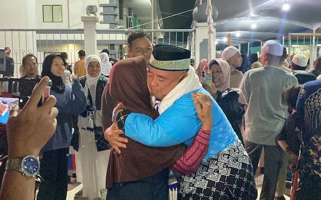 391 Jemaah Haji Kloter JKG-01 Tiba di Tanah Air 391 Jemaah Haji Kloter JKG-01 Tiba di Tanah Air