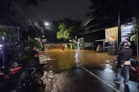 Banjir Jakarta, 14 RT dan 3 Ruas Jalan Terendam Banjir Jakarta, 14 RT dan 3 Ruas Jalan Terendam