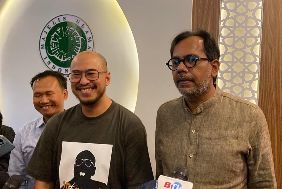 Pandji Pragiwaksono Dapat Wejangan dari MUI Pandji Pragiwaksono Dapat Wejangan dari MUI