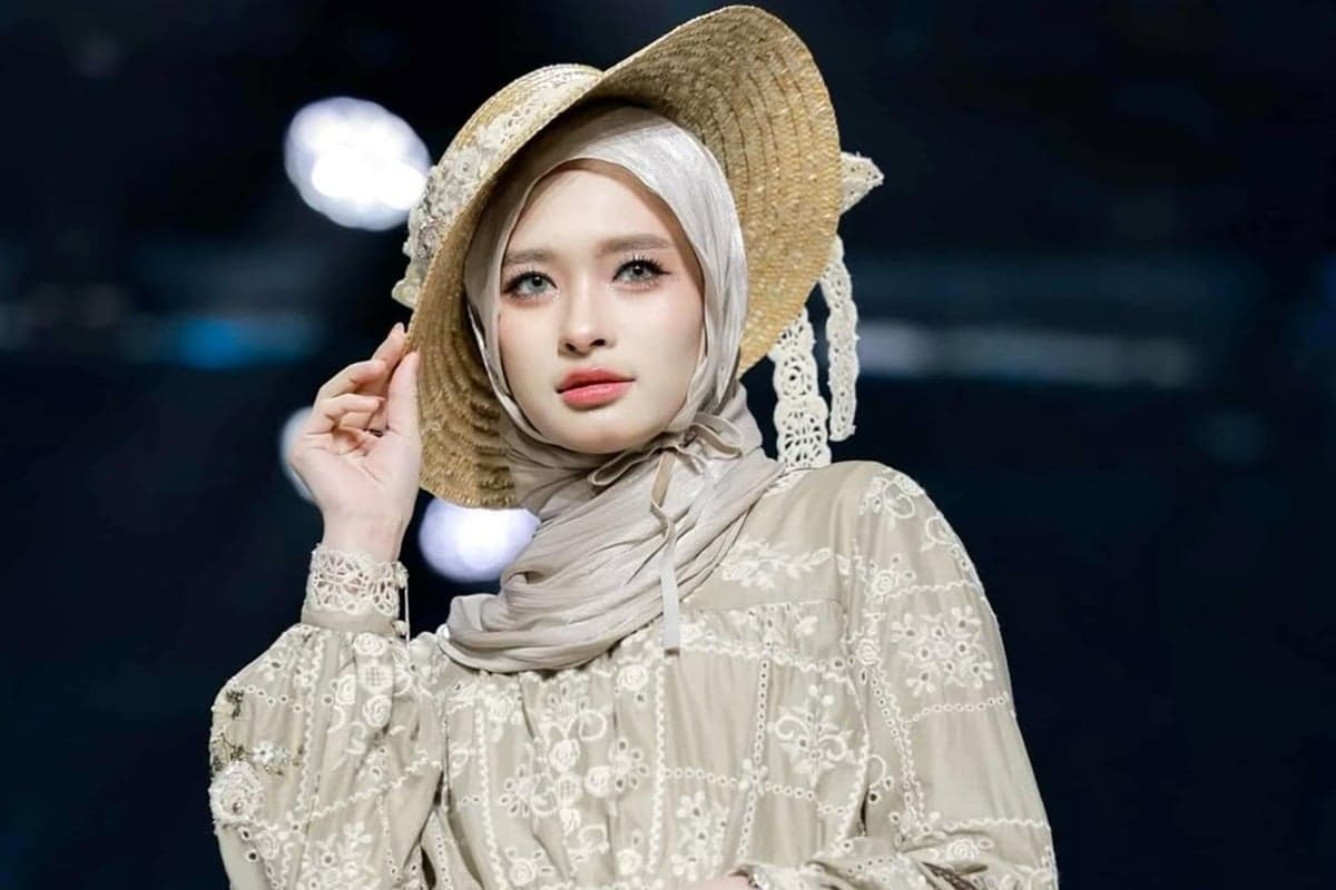 Kakak Virgoun Bantah Tuduhan Inara Rusli ke Komnas PA: Anak Bebas Bertemu Ibunya Kakak Virgoun Bantah Tuduhan Inara Rusli ke Komnas PA: Anak Bebas Bertemu Ibunya