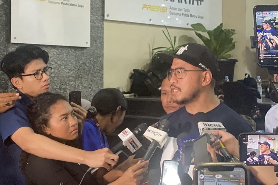 Pandji Pragiwaksono Siap Berdialog Terkait Penyelesaian Kasus Dugaan Penistaan Agama Pandji Pragiwaksono Siap Berdialog Terkait Penyelesaian Kasus Dugaan Penistaan Agama