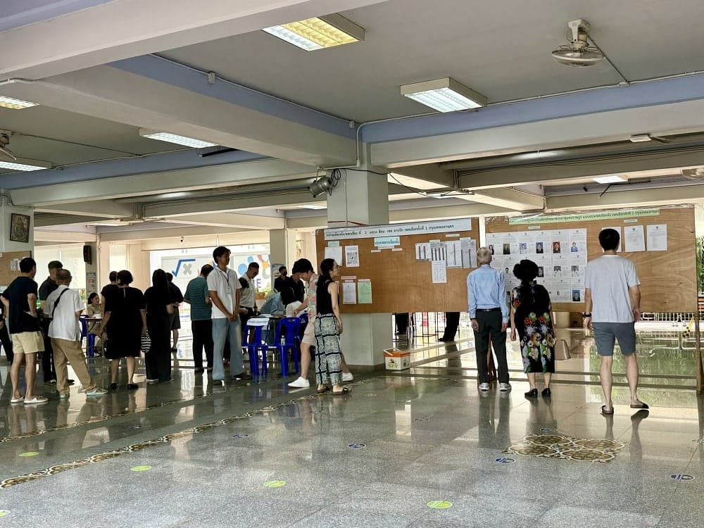 Reformis dan Konservatif Bertarung Ketat di Pemilu Thailand Reformis dan Konservatif Bertarung Ketat di Pemilu Thailand