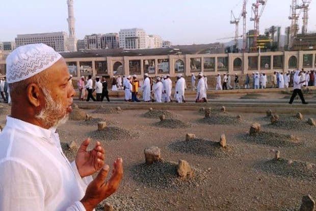 Faedah Ziarah Kubur untuk Selalu Mengingat Kematian, Begini Penjelasannya Faedah Ziarah Kubur untuk Selalu Mengingat Kematian, Begini Penjelasannya