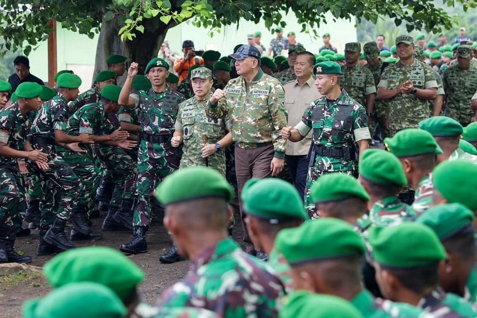 Menhan Sjafrie Tinjau Kesiapan Tempur Yonif TP 875 SYP di NTB Menhan Sjafrie Tinjau Kesiapan Tempur Yonif TP 875 SYP di NTB
