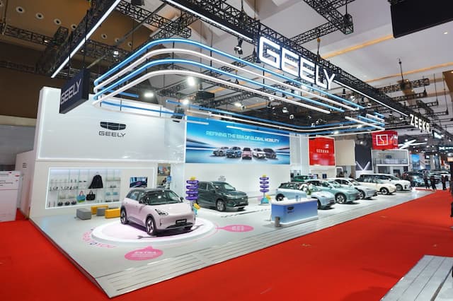 Barisan Mobil Geely yang Dipamerkan di IIMS 2026 Barisan Mobil Geely yang Dipamerkan di IIMS 2026