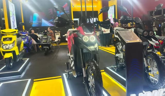 United E-Motor RX6000 Meluncur di IIMS 2026, Motor Listrik Pertama Bisa Charging di SPKLU United E-Motor RX6000 Meluncur di IIMS 2026, Motor Listrik Pertama Bisa Charging di SPKLU