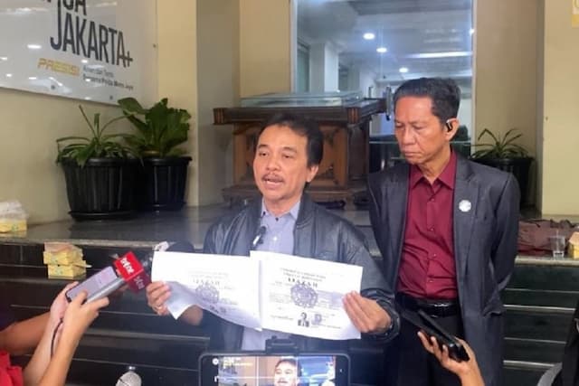 Roy Suryo Ungkap Ada Perbedaan di Salinan Ijazah Jokowi dari KPU Roy Suryo Ungkap Ada Perbedaan di Salinan Ijazah Jokowi dari KPU