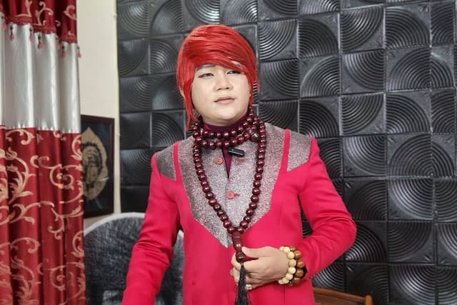 Ibu Mertua Ungkap Luka Almarhumah Anaknya Baru Tahu Pesulap Merah Poligami pada 2025 Ibu Mertua Ungkap Luka Almarhumah Anaknya Baru Tahu Pesulap Merah Poligami pada 2025