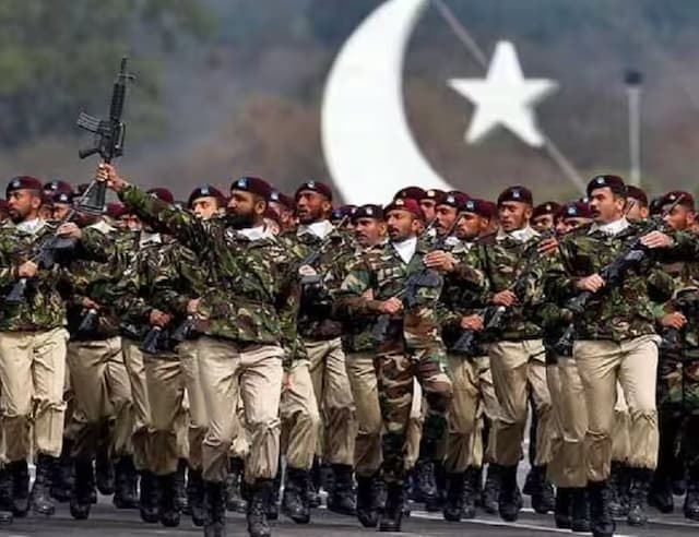 Menhan Pakistan: AS Memanfaatkan Islamabad Lalu Membuangnya seperti Tisu Toilet Menhan Pakistan: AS Memanfaatkan Islamabad Lalu Membuangnya seperti Tisu Toilet