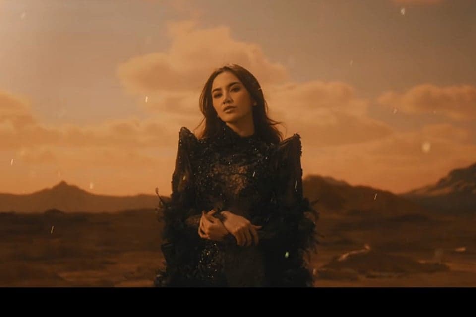 Untuk Yang Bersama Nya Jadi Trending #1, Bukti Kekuatan Emosi dan Makna dalam Karya Mahalini Untuk Yang Bersama Nya Jadi Trending #1, Bukti Kekuatan Emosi dan Makna dalam Karya Mahalini