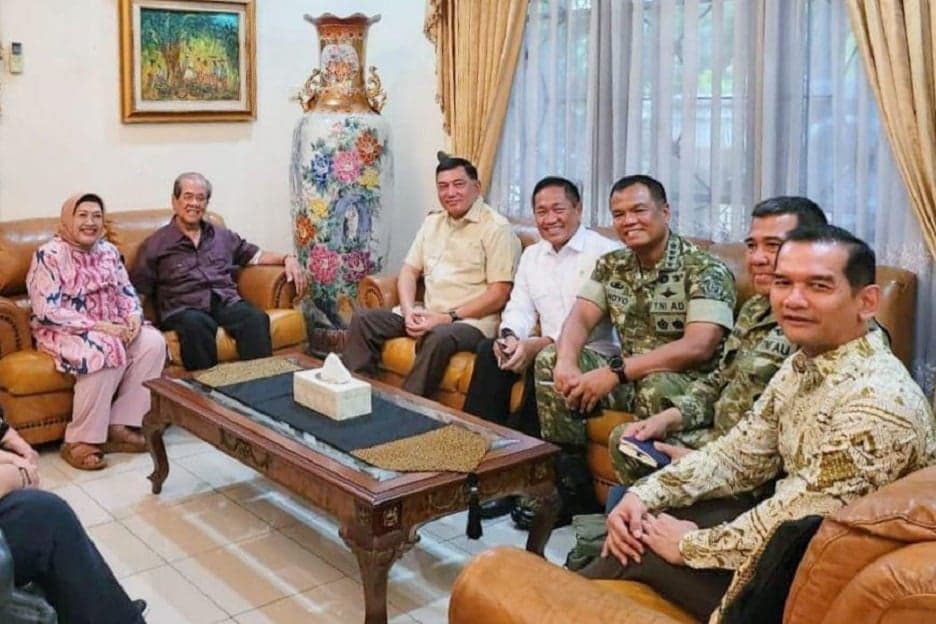 Sowan ke Mantan Panglima TNI Widodo AS, Menhan: Beliau Meninggalkan Warisan Loyalitas pada NKRI Sowan ke Mantan Panglima TNI Widodo AS, Menhan: Beliau Meninggalkan Warisan Loyalitas pada NKRI