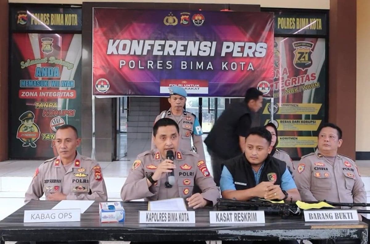 Lemkapi Desak Eks Kapolres Bima Dipecat karena Titipkan Koper Berisi Narkoba ke Polwan Lemkapi Desak Eks Kapolres Bima Dipecat karena Titipkan Koper Berisi Narkoba ke Polwan