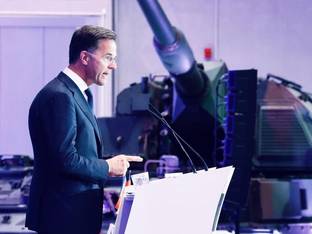 Sekjen NATO Klaim Mampu Berbicara dengan Anjing Sekjen NATO Klaim Mampu Berbicara dengan Anjing