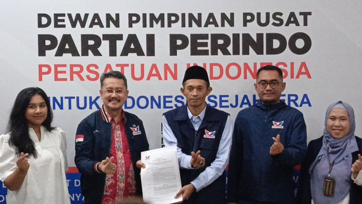 DPP Partai Perindo Serahkan SK Ketua DPW Jawa Timur ke Ahmad Jazuli DPP Partai Perindo Serahkan SK Ketua DPW Jawa Timur ke Ahmad Jazuli
