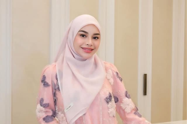 Posting Ulang Video Acara Tedak Siten Anak Thariq - Aaliyah, Aurel Hermansyah Diduga Merasa Tak Dianggap? Posting Ulang Video Acara Tedak Siten Anak Thariq - Aaliyah, Aurel Hermansyah Diduga Merasa Tak Dianggap?