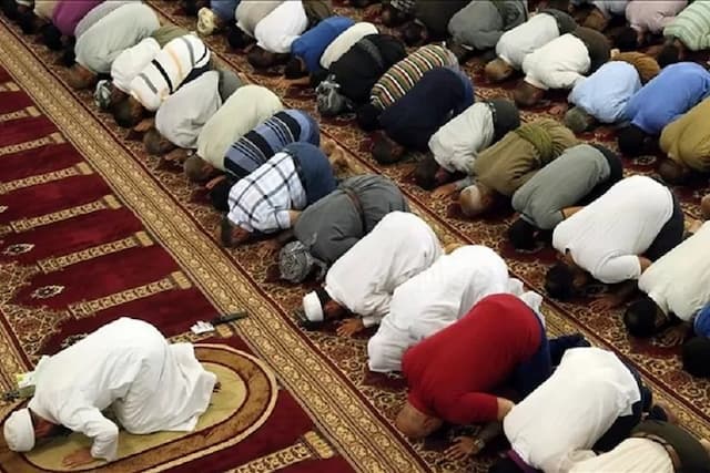 Mengetuk Pintu Langit: 11 Keutamaan Salat Tarawih di Bulan Ramadan Mengetuk Pintu Langit: 11 Keutamaan Salat Tarawih di Bulan Ramadan