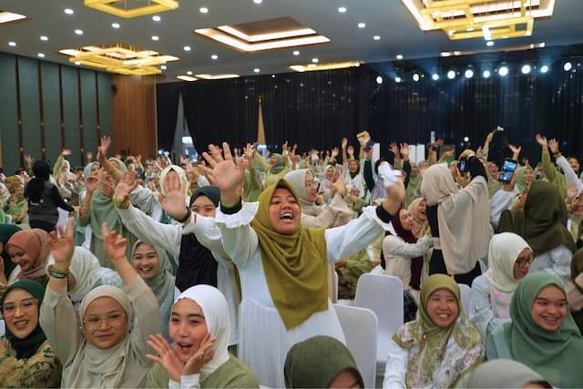 Ustaz Maulana : Menyusui, Bentuk Penghormatan Bagi Seorang Ibu Ustaz Maulana : Menyusui, Bentuk Penghormatan Bagi Seorang Ibu