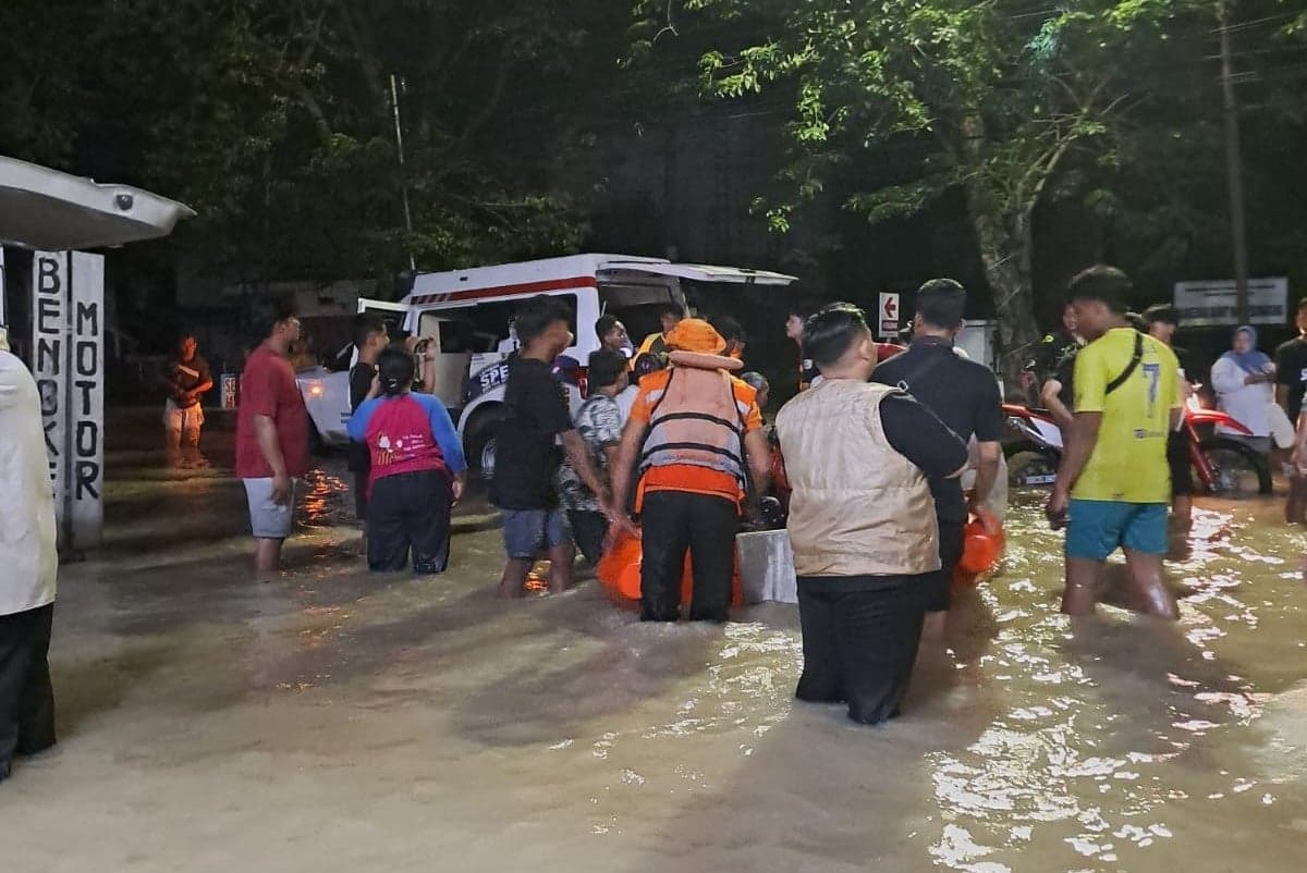 Banjir dan Longsor Kepung Jateng: 3 Meninggal dan Ribuan Warga Terdampak Banjir dan Longsor Kepung Jateng: 3 Meninggal dan Ribuan Warga Terdampak
