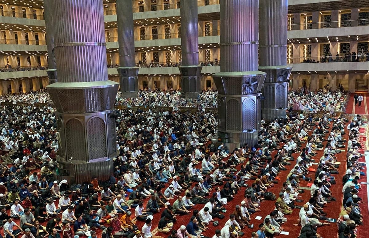 Ribuan Jemaah Padati Masjid Istiqlal Laksanakan Tarawih Perdana Ramadan 1447 H Ribuan Jemaah Padati Masjid Istiqlal Laksanakan Tarawih Perdana Ramadan 1447 H